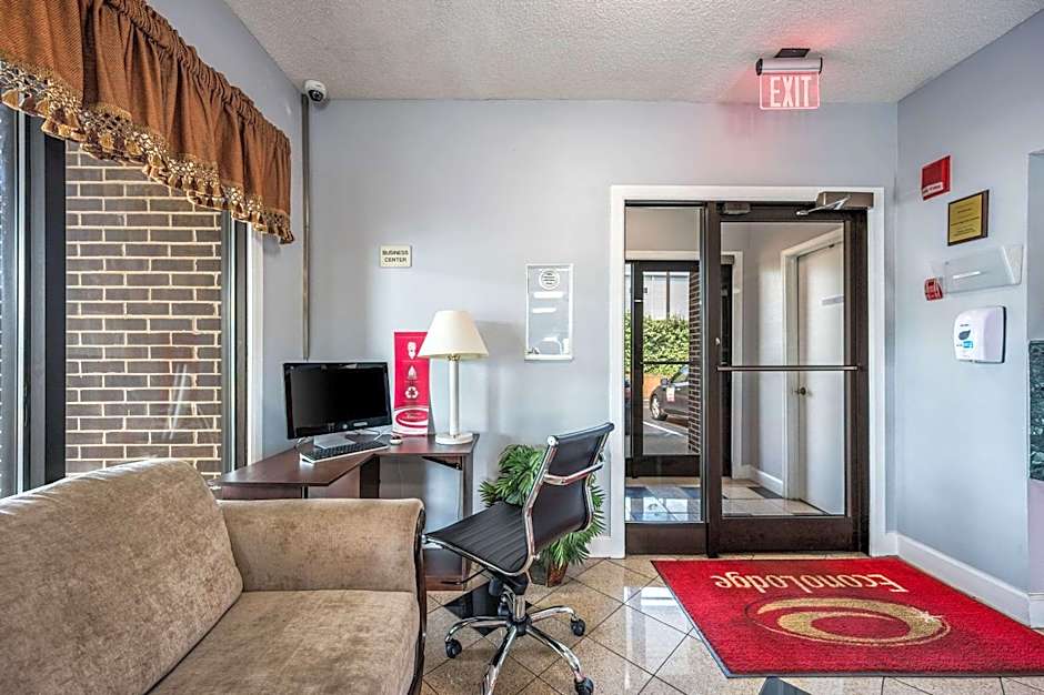 Econo Lodge Inn & Suites Huntsville University Area