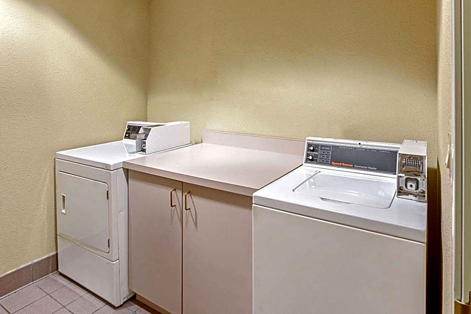 La Quinta Inn & Suites by Wyndham Appleton-College Avenue
