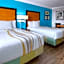 La Quinta Inn & Suites by Wyndham Pittsburgh Airport
