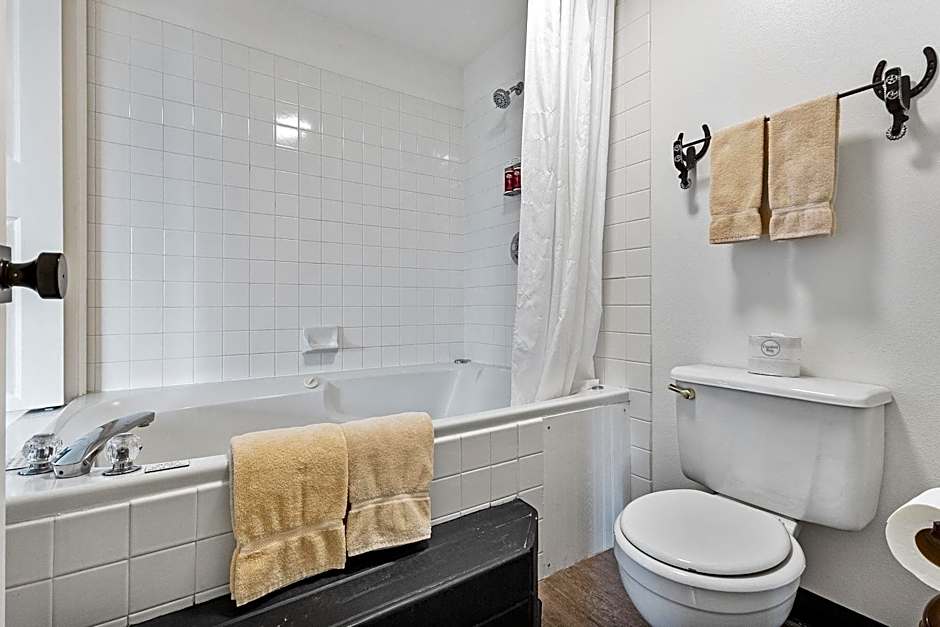 Broken Spur Inn & Steakhouse