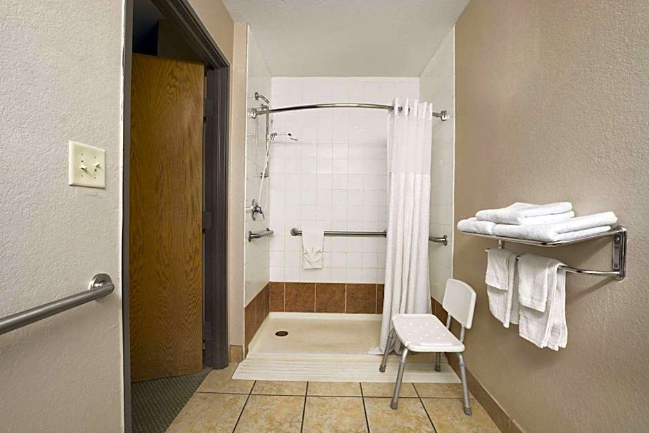 Super 8 by Wyndham Childress