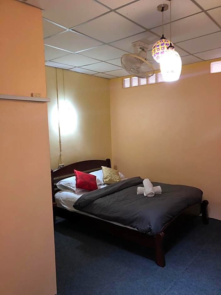 Holiday Phangan - Hostel & Bar