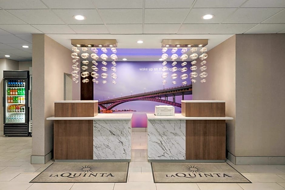 La Quinta Inn & Suites by Wyndham Lackawanna - Buffalo