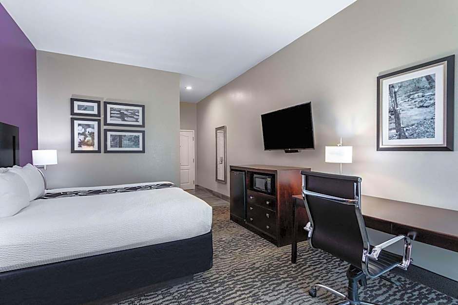 La Quinta Inn & Suites by Wyndham Huntsville Airport Madison