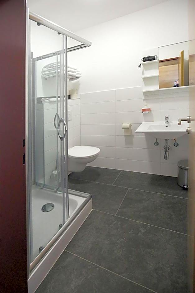 F Hotel 24h Check-In