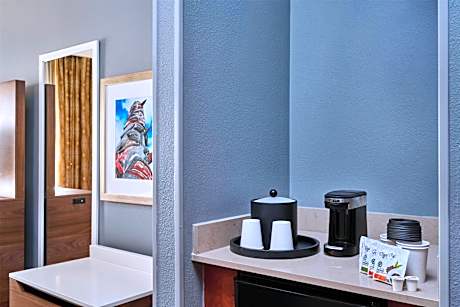 Queen Room with Two Queen Beds and Mountain View - Non-Smoking