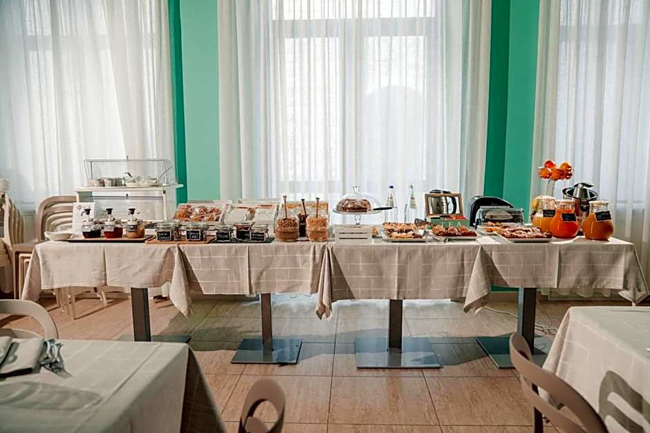 GG8 Restaurant & Hotel