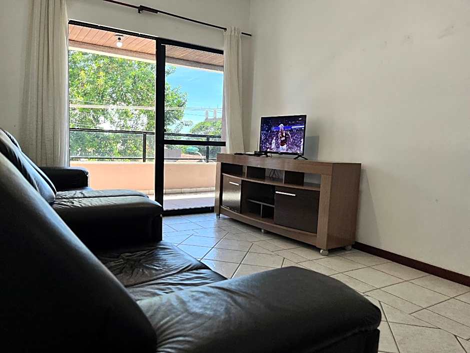 B481 Apto 3 quartos frente para avenida 8 pessoas