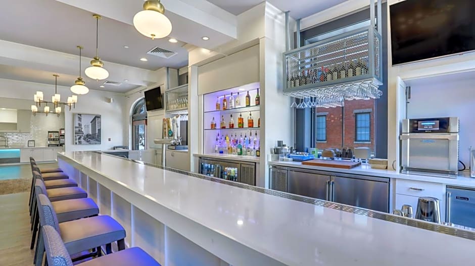 Staybridge Suites Savannah Historic District, an IHG Hotel