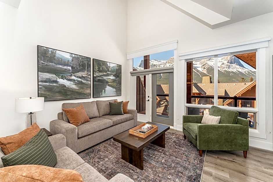 Spectacular Penthouse With Amazing Views, Indoor Pool and Hot tub