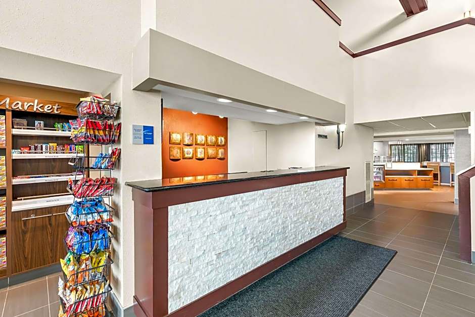 Best Western West Towne Suites