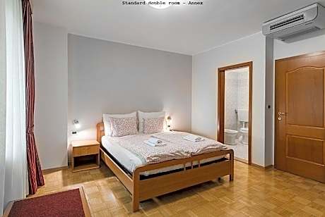 Standard Queen Room - Annex