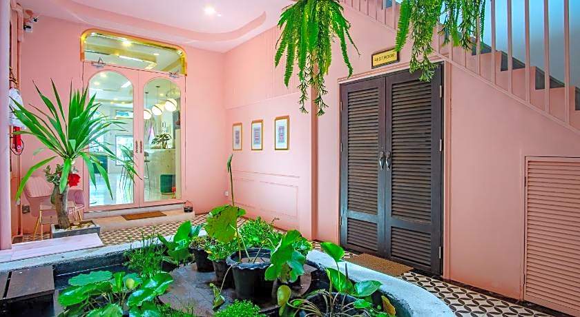 Isara Boutique Hotel and Cafe