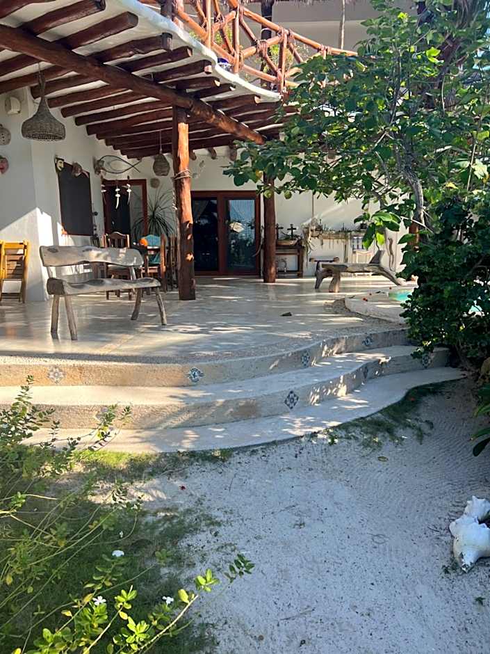Casa Tom Tom - Beachfront Boutique Hotel