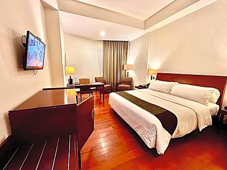 Deluxe Double or Twin Room with Partial Sea View