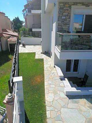 Villa Nikiti View semi-basement