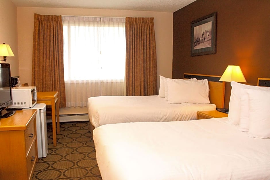 Photo 1 of 2 of 1 Queen Bed and 1 Double Bed