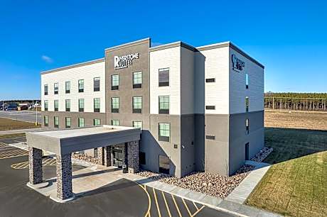 Riverstone Suites by Cobblestone Hotels - Chippewa Falls
