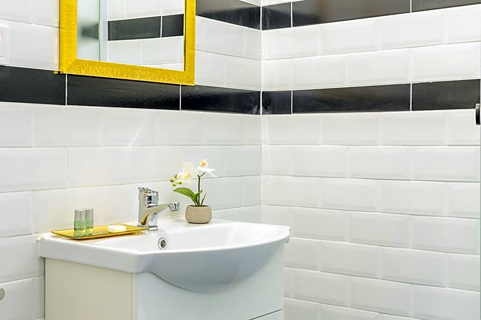 CHÂTEAU: Upscale Suites in Bucharest's Historical Center!