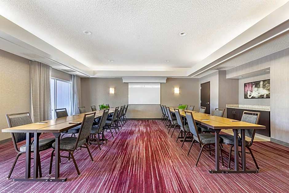Comfort Inn & Suites Bethlehem Lehigh Valley Airport