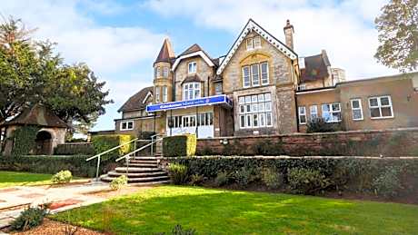 The Caledonian Island Hotel