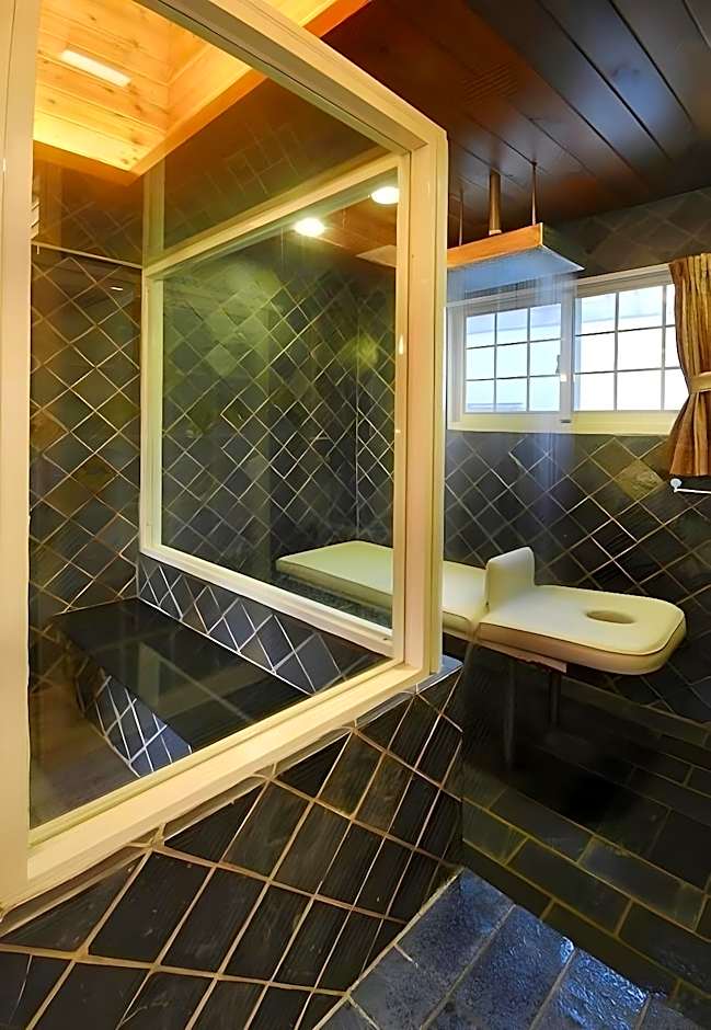 Ming Lu Holiday Hotel
