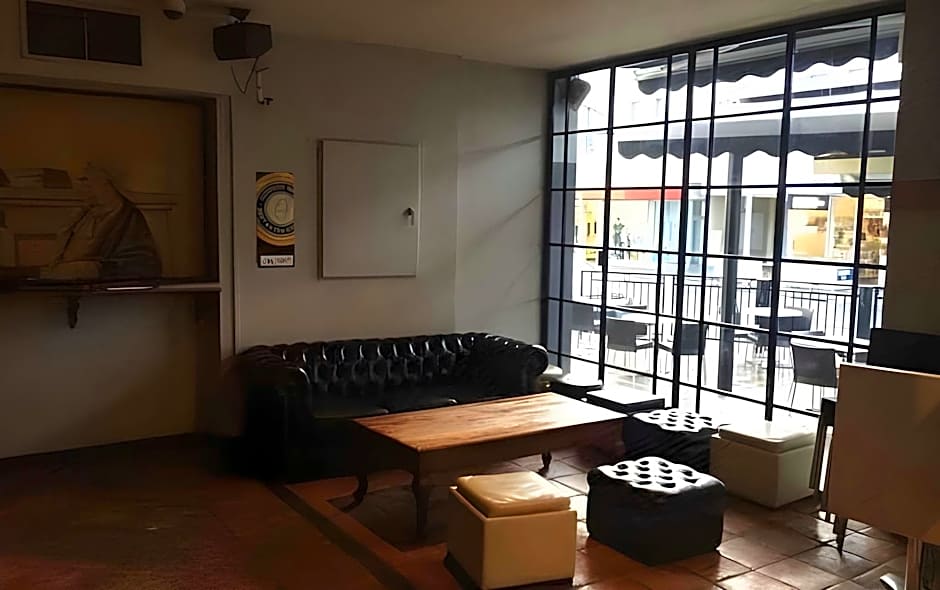 Star Bar Cafe and Hotel