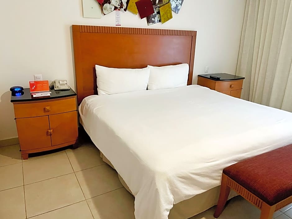Photo 1 of 2 of Superior 1 King Bed