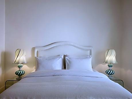 Deluxe Suite Main Building Sea View