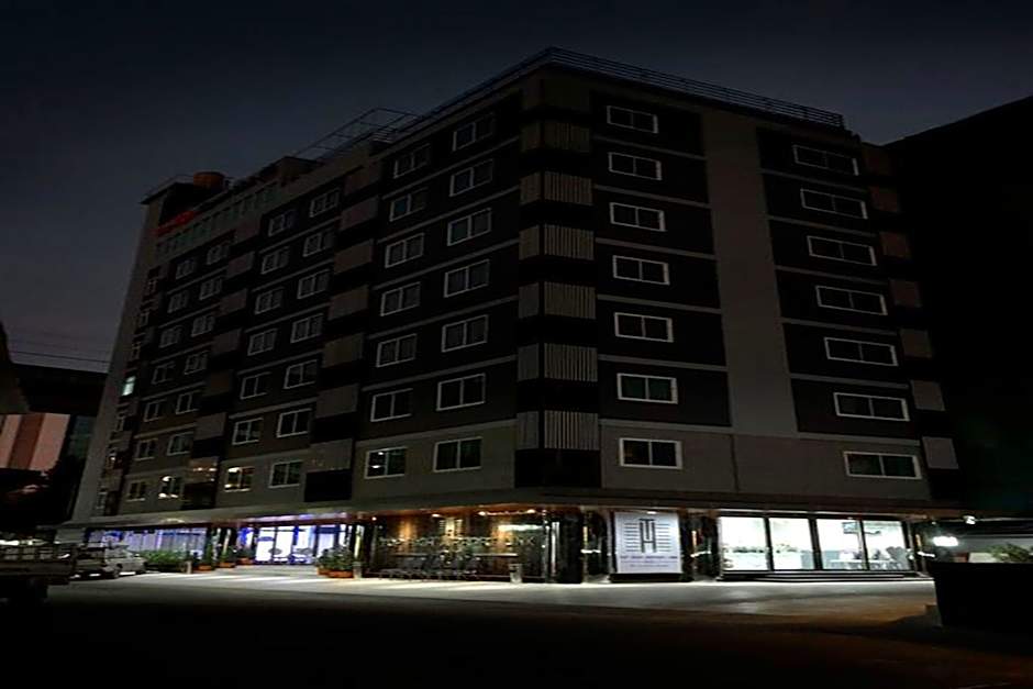 Top High Airport Link Hotel