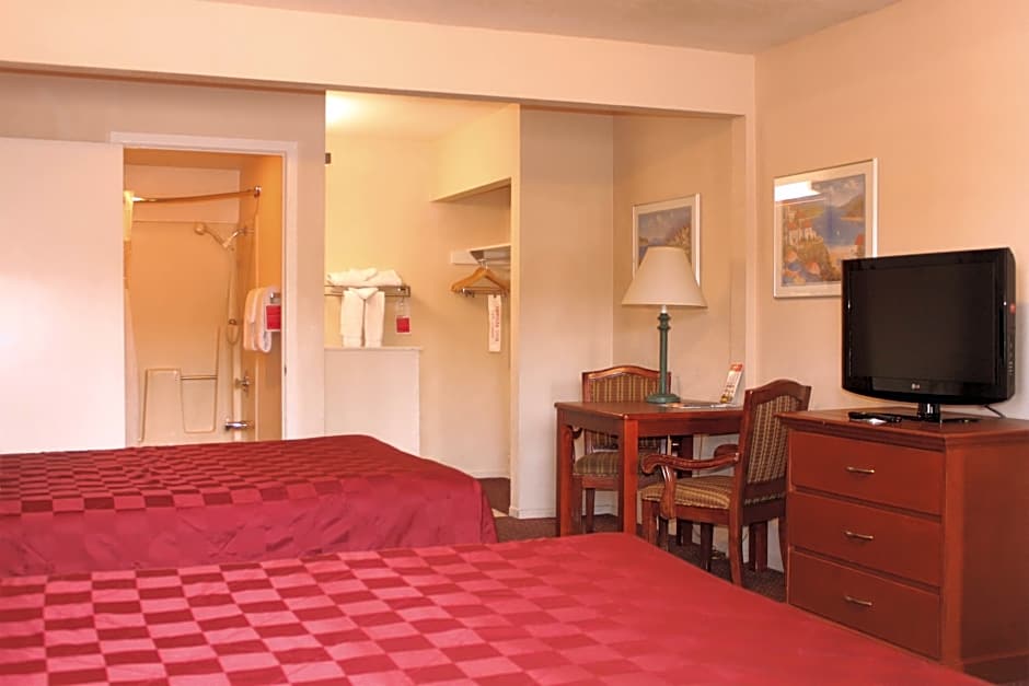Ramada by Wyndham near SeaWorld / Mission Beach