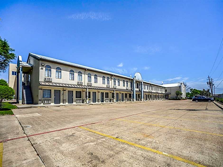 Days Inn & Suites by Wyndham Webster NASA-ClearLake-Houston