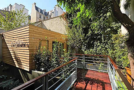 Suite with Garden View