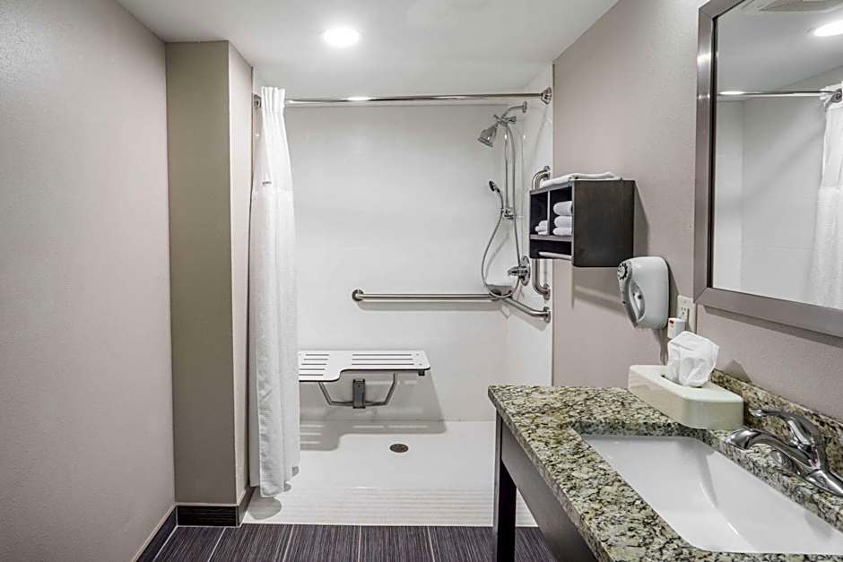 Baymont by Wyndham Clarksville