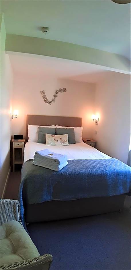 Mary's Court Guest House - Mairlys