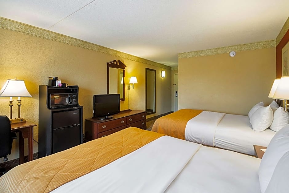 Clarion Inn Fairmont
