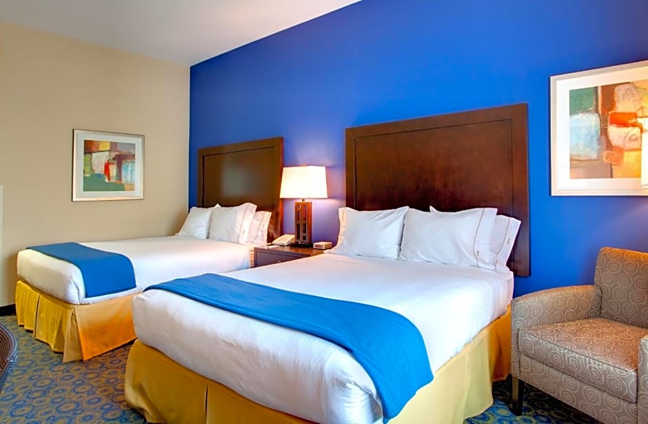 Holiday Inn Express Hotel & Suites Lake Elsinore