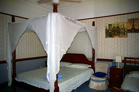 Parisian Double Room with Shared Bathroom