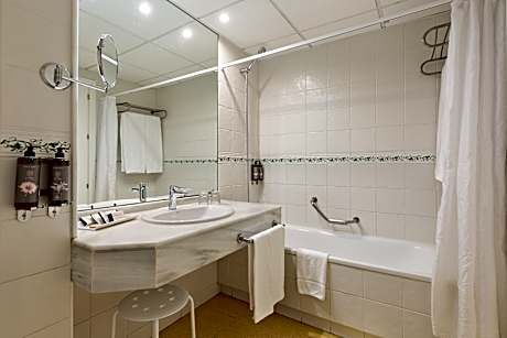 1 BEDROOM APARTMENT 2 ADULTS + 2 CHILDREN