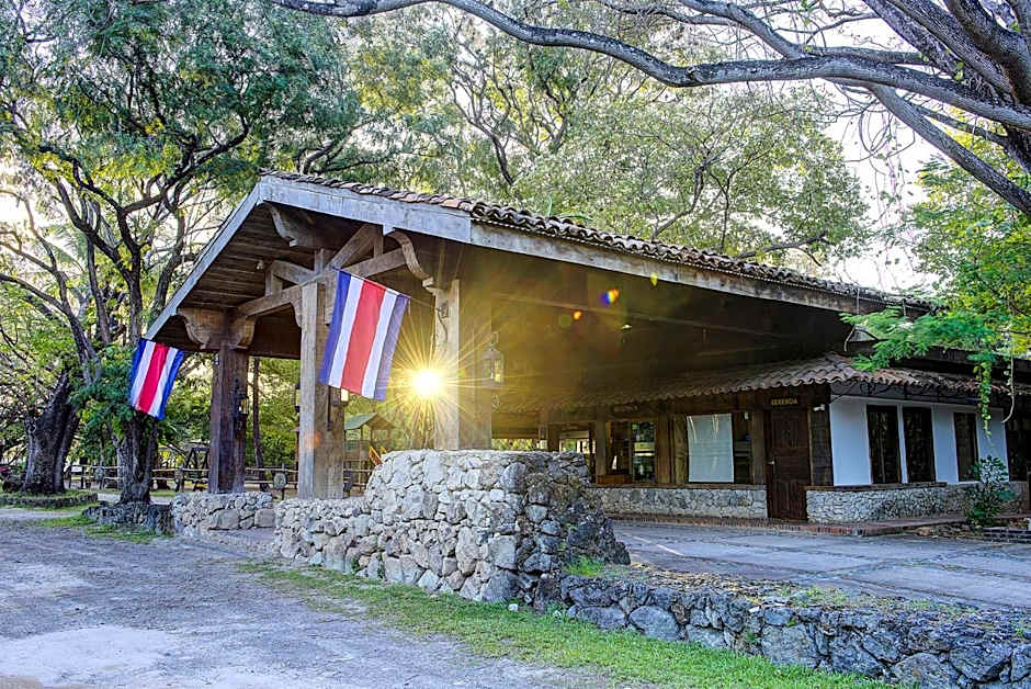 Hacienda La Pacífica Eco-Lodge