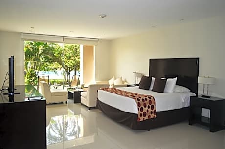 King Room with Pool View