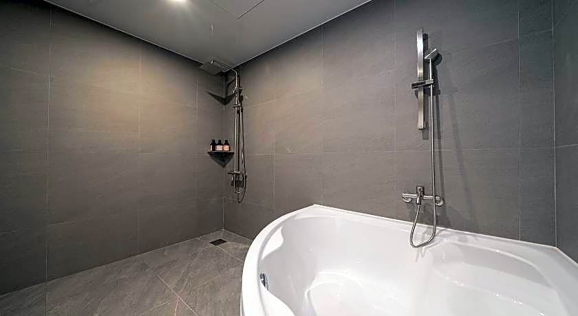 Workers Hotel Ansan by Aank