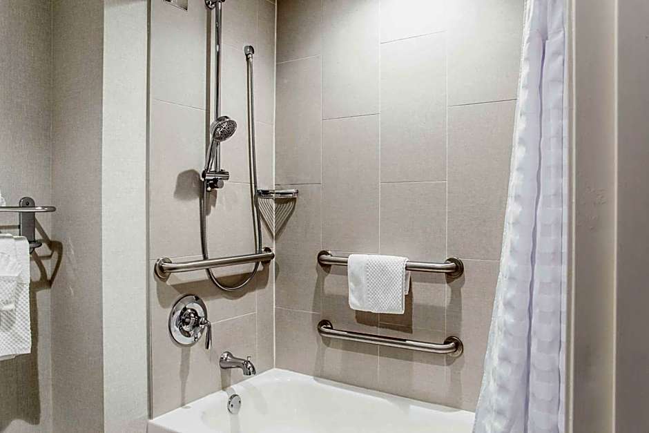DoubleTree by Hilton Pleasant Prairie Kenosha