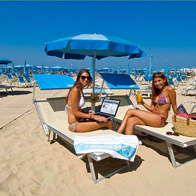 Hotel ARENA con Piscina