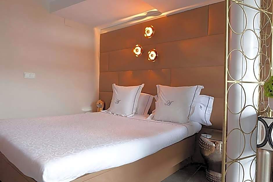 ApartaSuites Satellite by Abalu Hotels