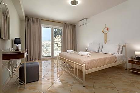 Tumeremos Holiday Apartment for 8 people, private Bbq area.