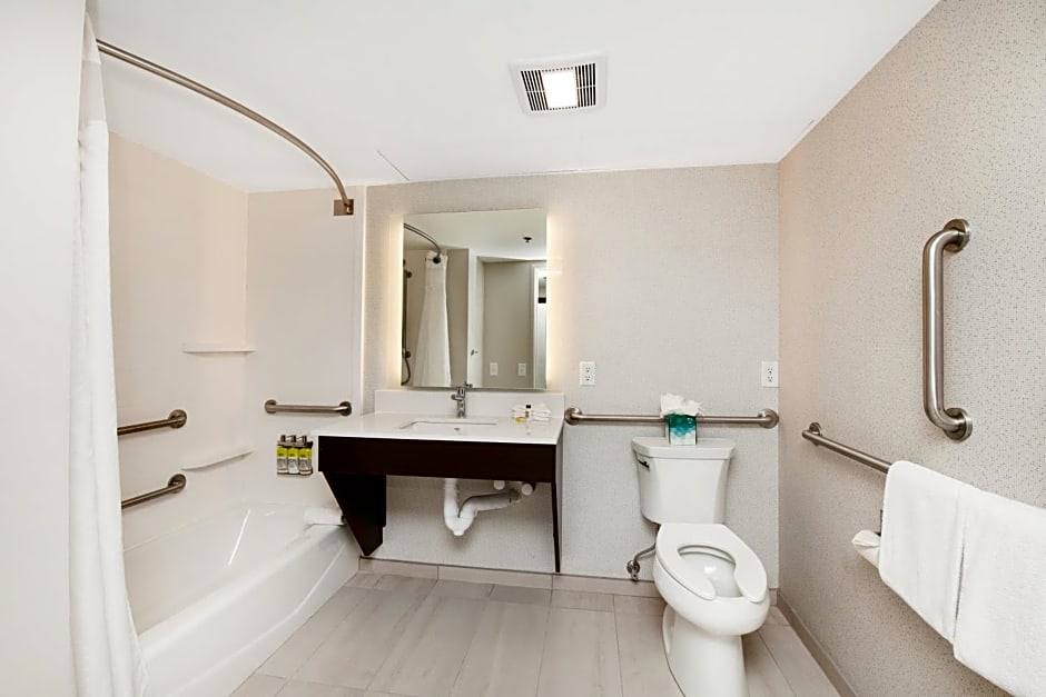 Holiday Inn Express - Delafield By IHG