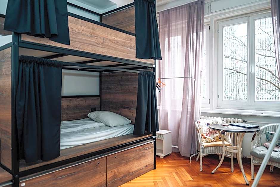 Central 4 Bedroom 154m2 Apartment with terrace