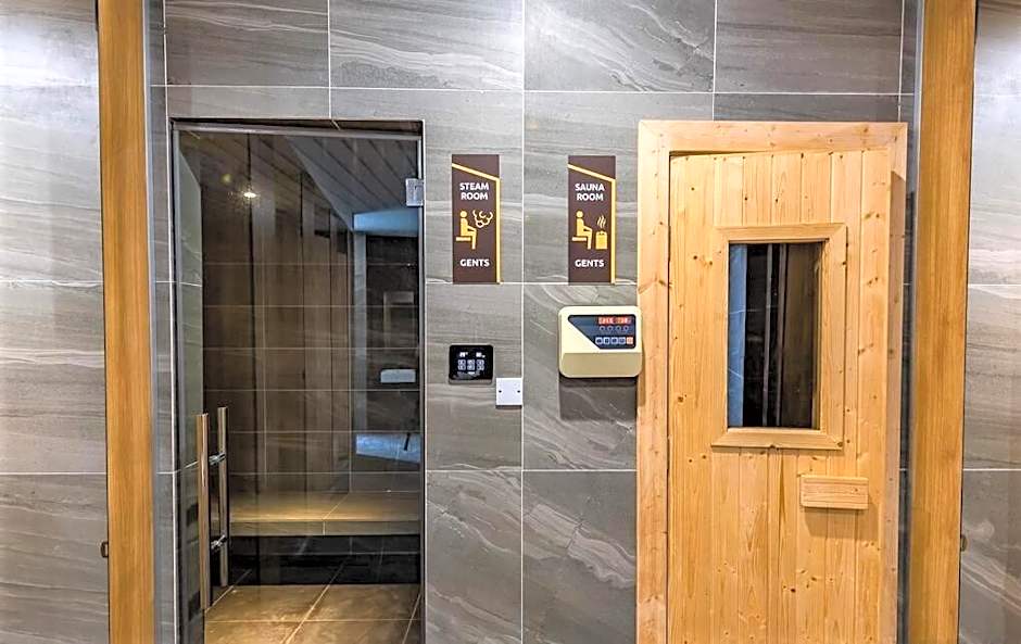 Imperio Residences Private Bathtub or Jacuzzi by Nestcove