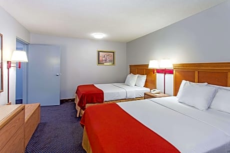2 Double Beds Deluxe Studio Suite Non-Smoking